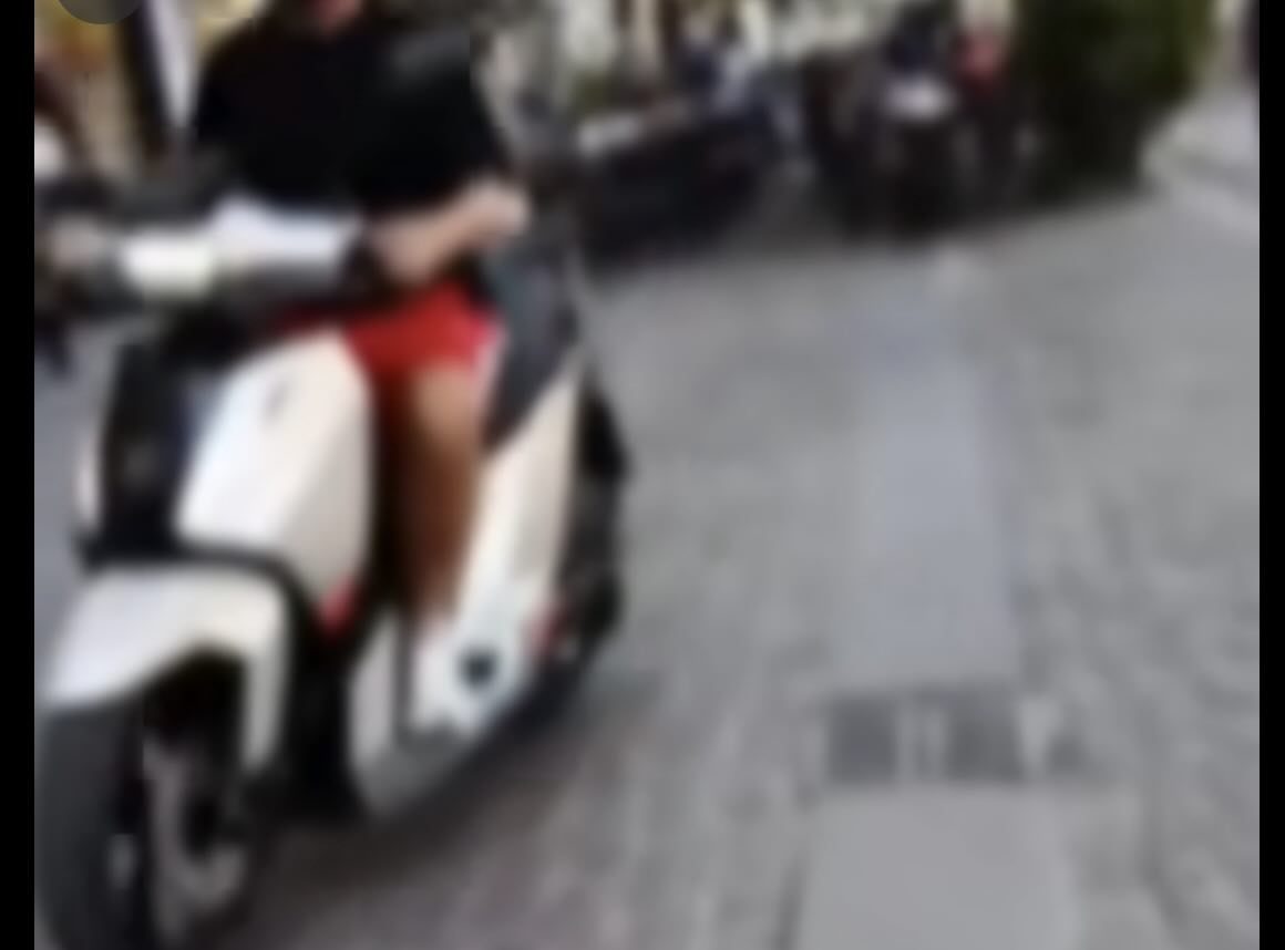 Via Foria, residenti esasperati chiedono sicurezza per i scooteristi spericolati