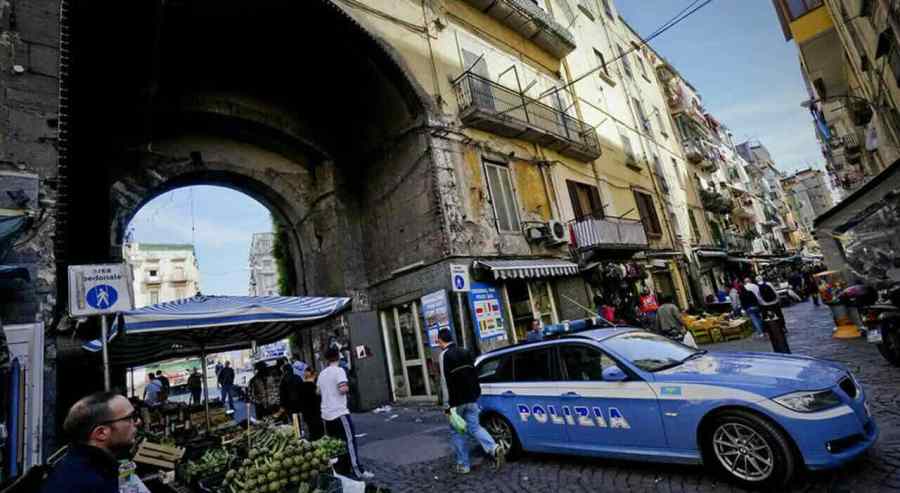 Porta Nolana, operazione di controllo: 36 identificati e 8 veicoli ispezionati