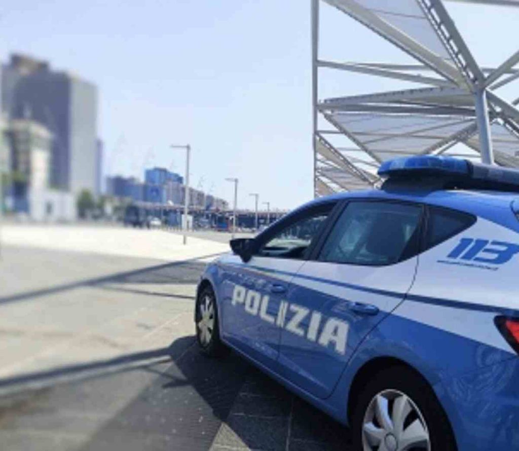 Piazza Garibaldi, operazione interforze: sequestrati 16 quintali di merce illegale