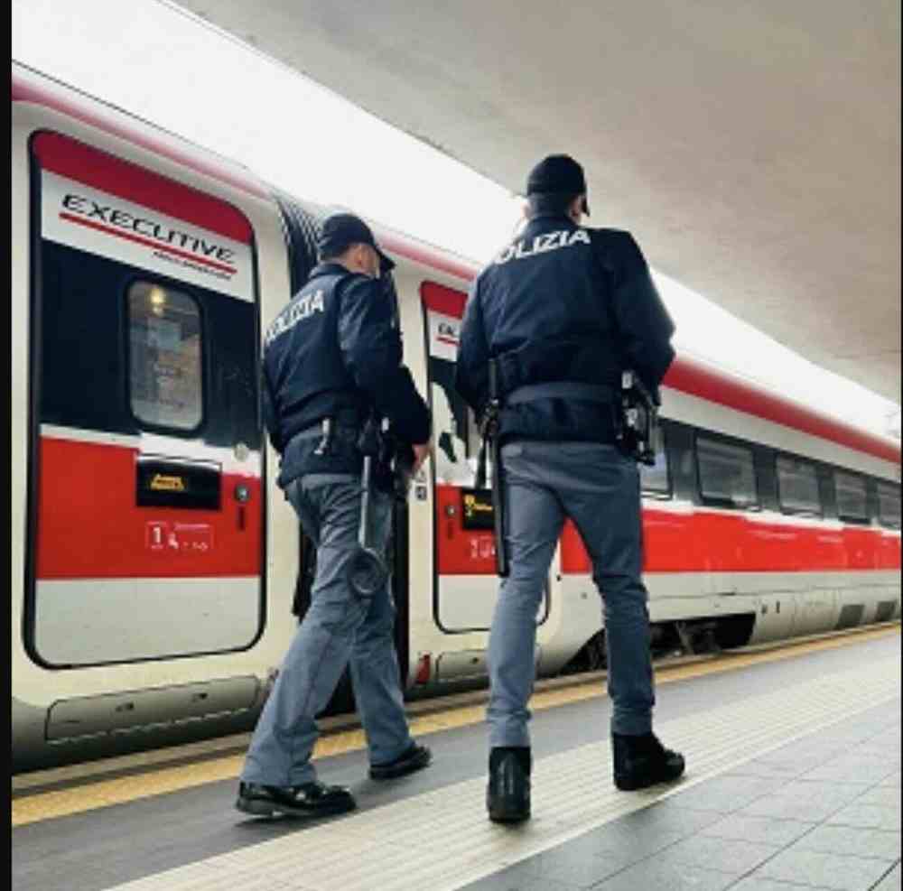 Napoli Centrale, due ladri di zaino arrestati in un blitz della Polizia