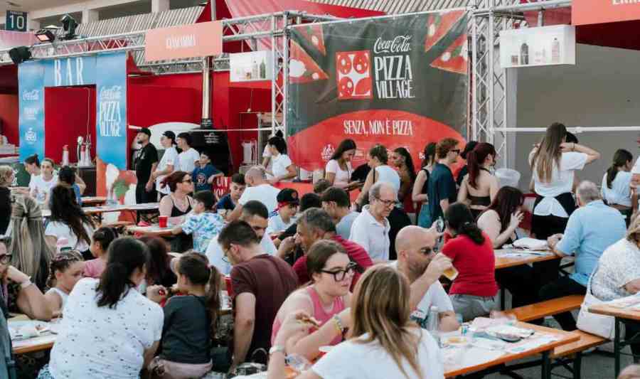 Pizza Village di Napoli cerca assaggiatore ufficiale: candidati per un’estate golosa