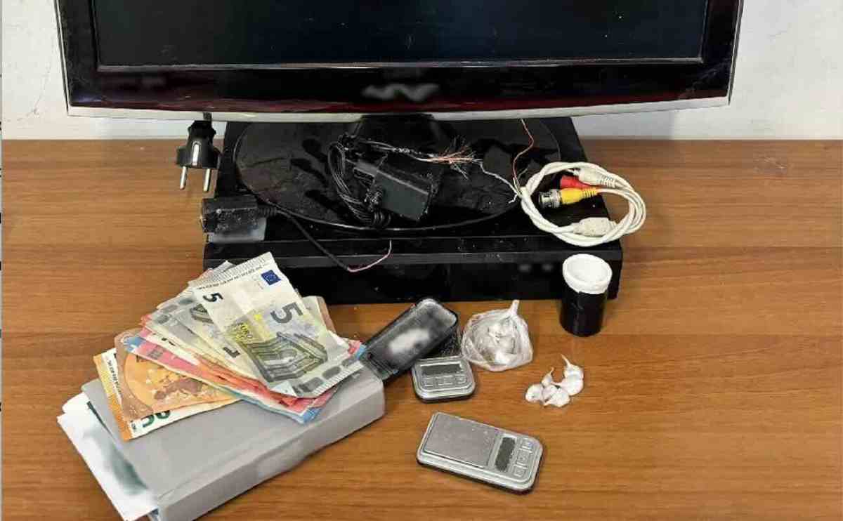 San Giovanni, 44enne bloccato con droga e impianto di videosorveglianza a casa