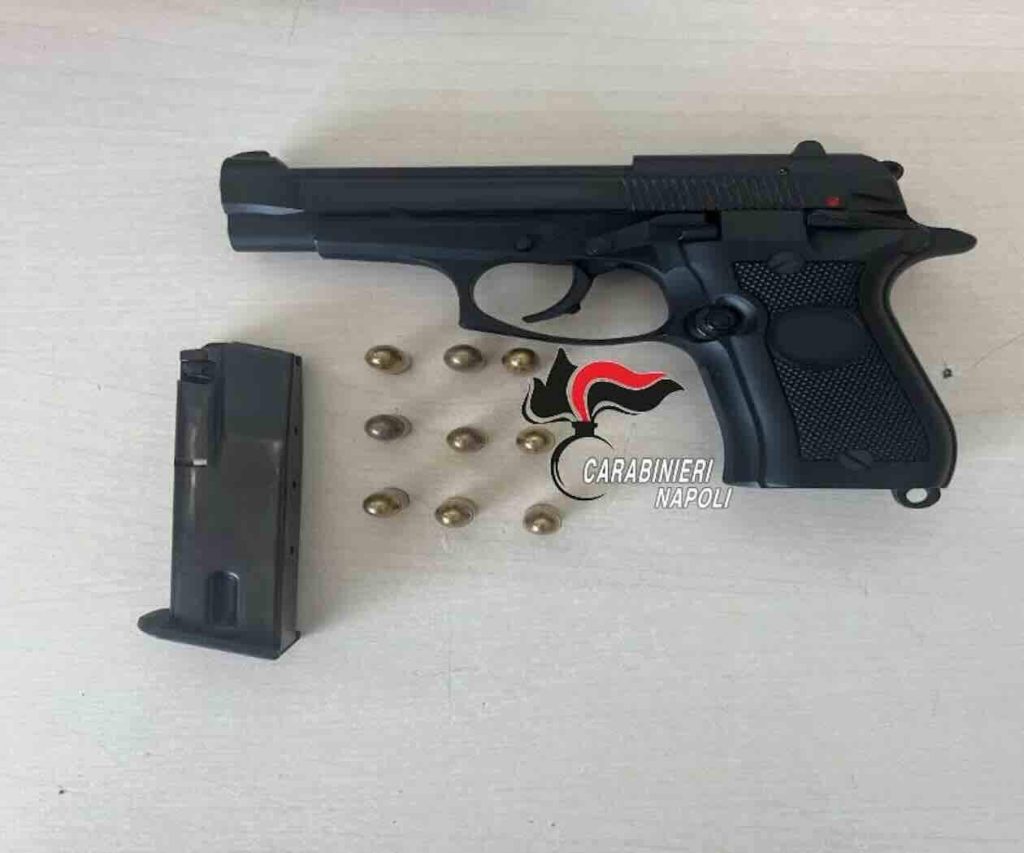 Frattamaggiore, sequestrate armi e munizioni: in manette un 42enne