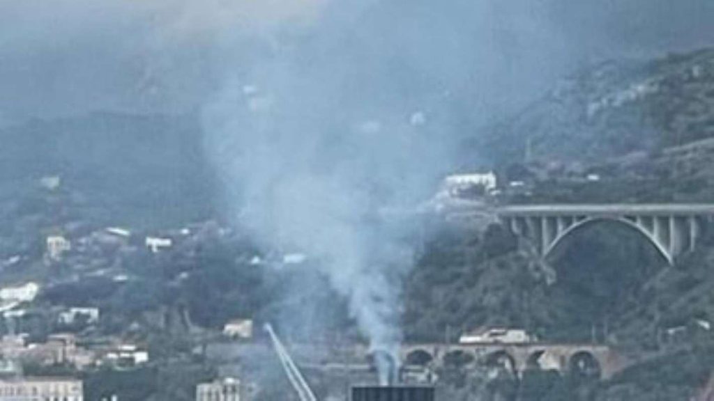 Fumi sospetti nei porti di Napoli e Salerno: ambientalisti segnalano preoccupazioni con esposti
