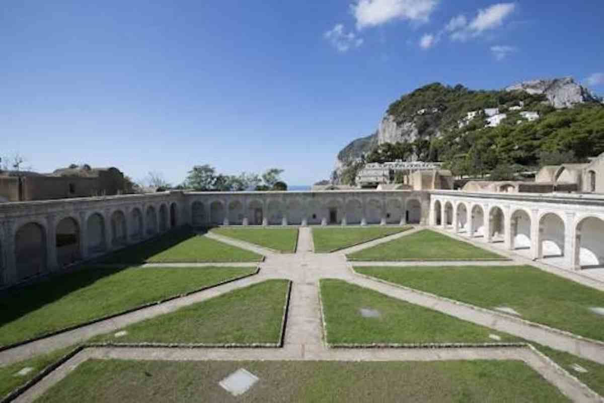 Capri, il Comune responsabile per le barriere architettoniche alla Certosa: condanna emessa