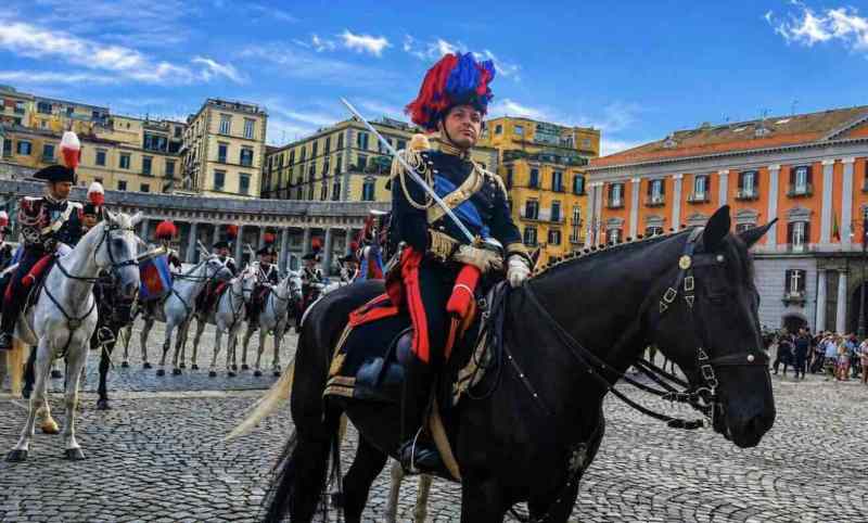 Napoli, controlli dei carabinieri a cavallo alla Villa Floridiana fino al 16 luglio