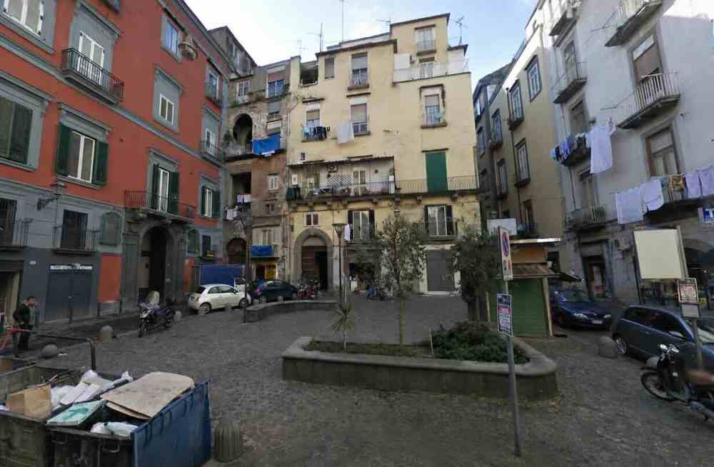 Forcella, colpo di pistola contro un B&B: fortunatamente nessun ferito tra i turisti