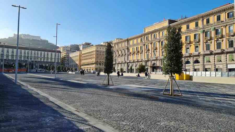 Napoli, tentata aggressione in piazza Municipio: un 42enne arrestato