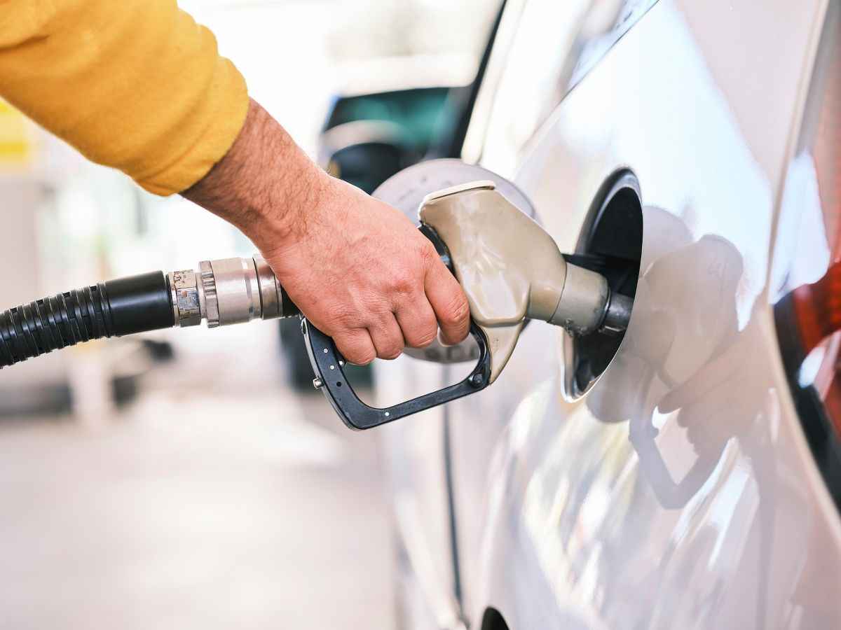 Arrestato un 44enne per furto di carburante a Napoli: rubati 82 euro in benzina