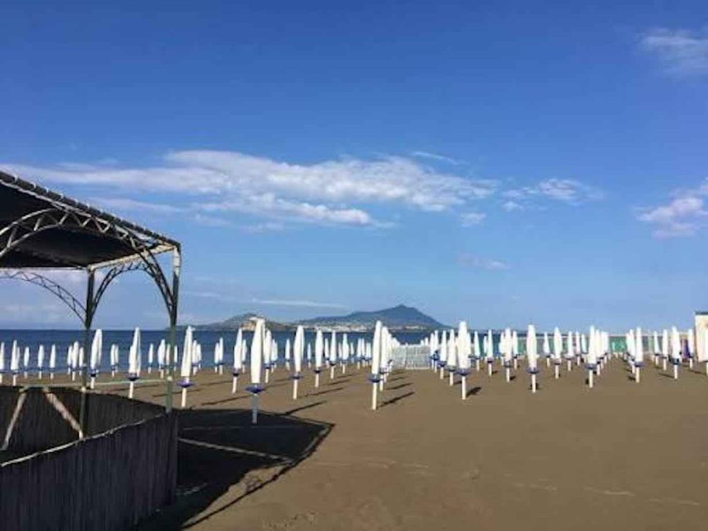Napoli Est, giornata di socializzazione al lido dell’Esercito per i giovani di San Giovanni a Teduccio