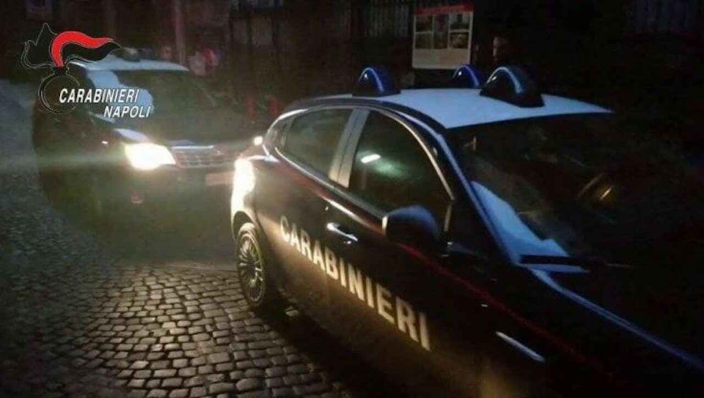 Porta Nolana, violenza in strada: accoltellato un 53enne durante una lite