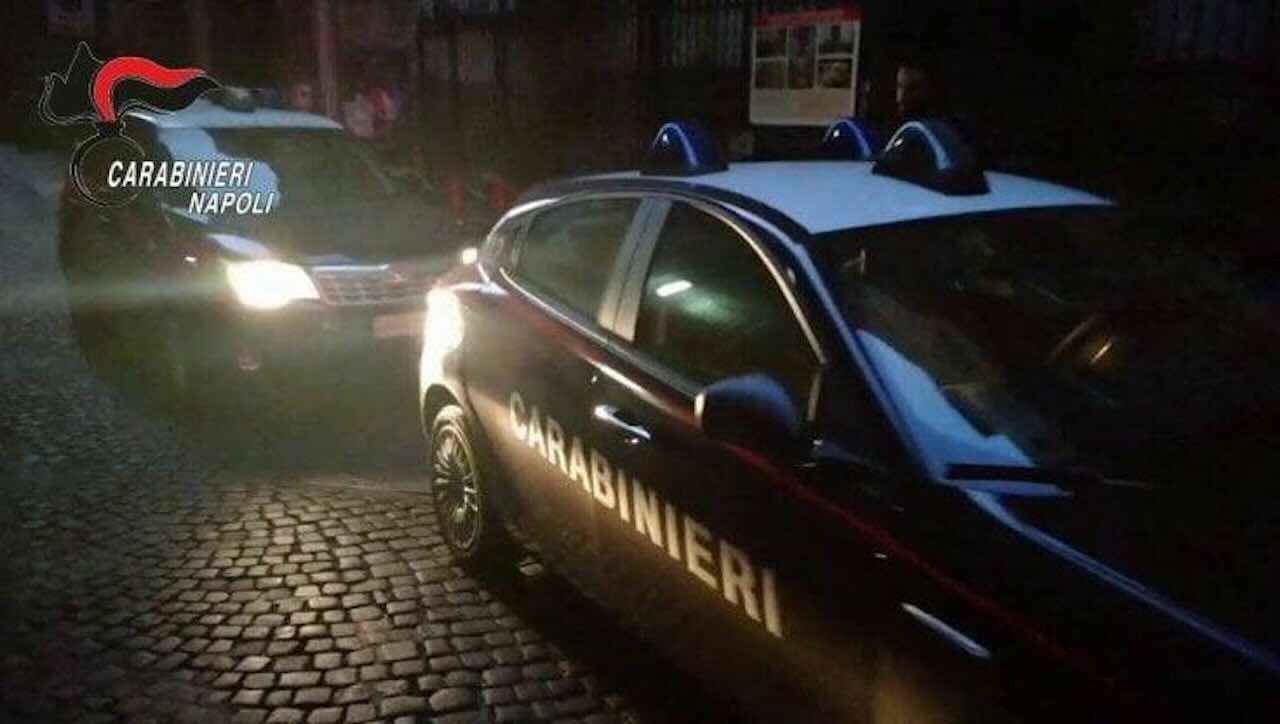 Porta Nolana, violenza in strada: accoltellato un 53enne durante una lite