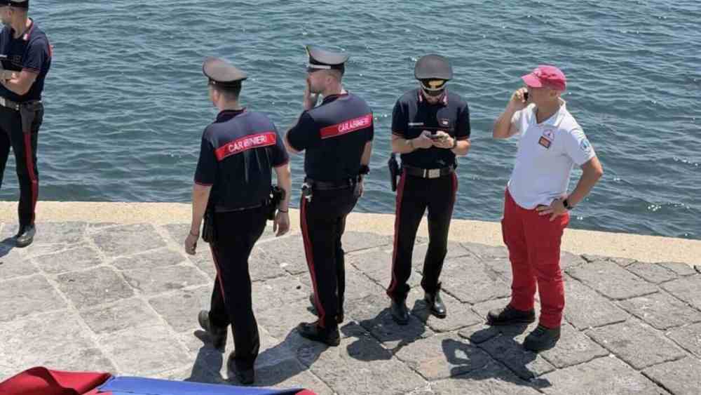 Napoli, trovato un cadavere in mare: indagini in corso sul Lungomare