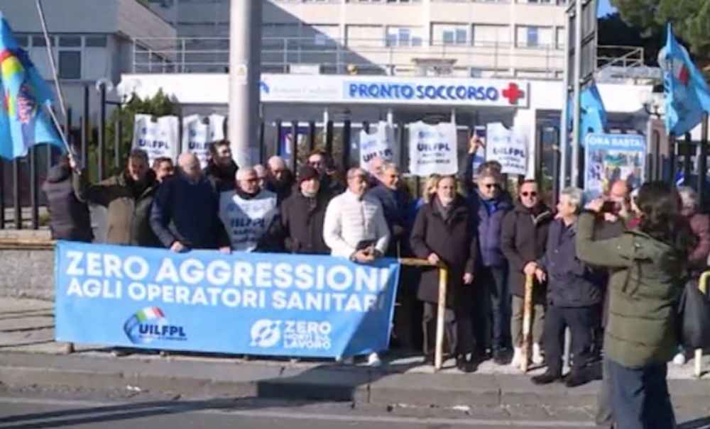 Napoli, iniziativa contro le aggressioni in ospedale: sei drappelli e facilitatori in corsia