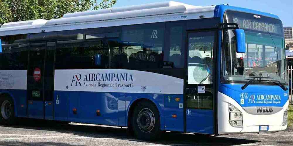 Napoli, minacce sul bus: 30enne denunciato per comportamento violento verso il conducente
