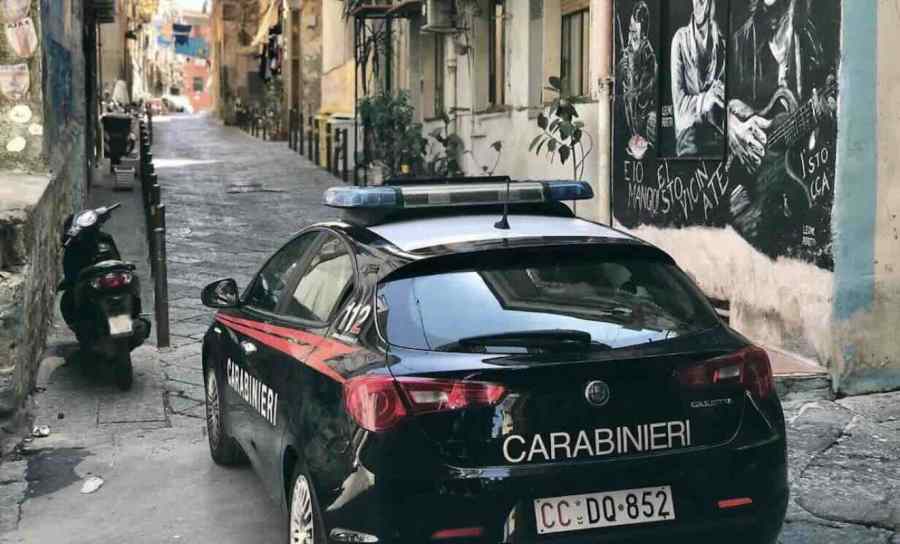 Napoli, giovane di 17 anni denunciato dopo fuga in scooter davanti ai militari