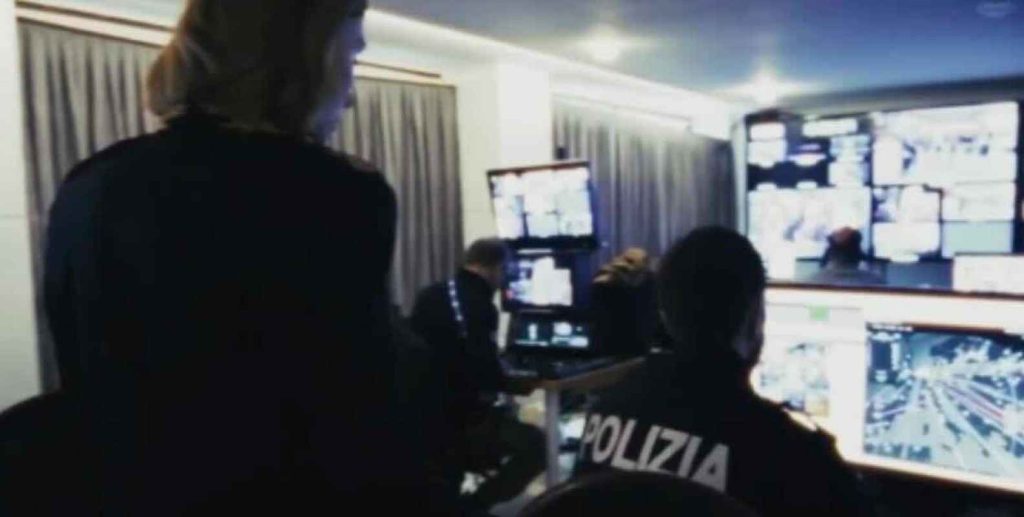 Napoli, arrestato 47enne per aver offerto denaro a minori in cambio di prestazioni sessuali