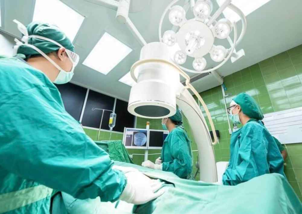 Nuova tecnologia in chirurgia toracica al Pascale: ridotti i tempi di intervento