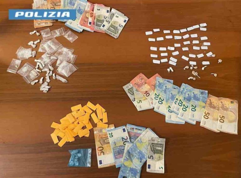 Piazza Garibaldi, arrestati due giovani: sequestrate 400 pasticche di droga