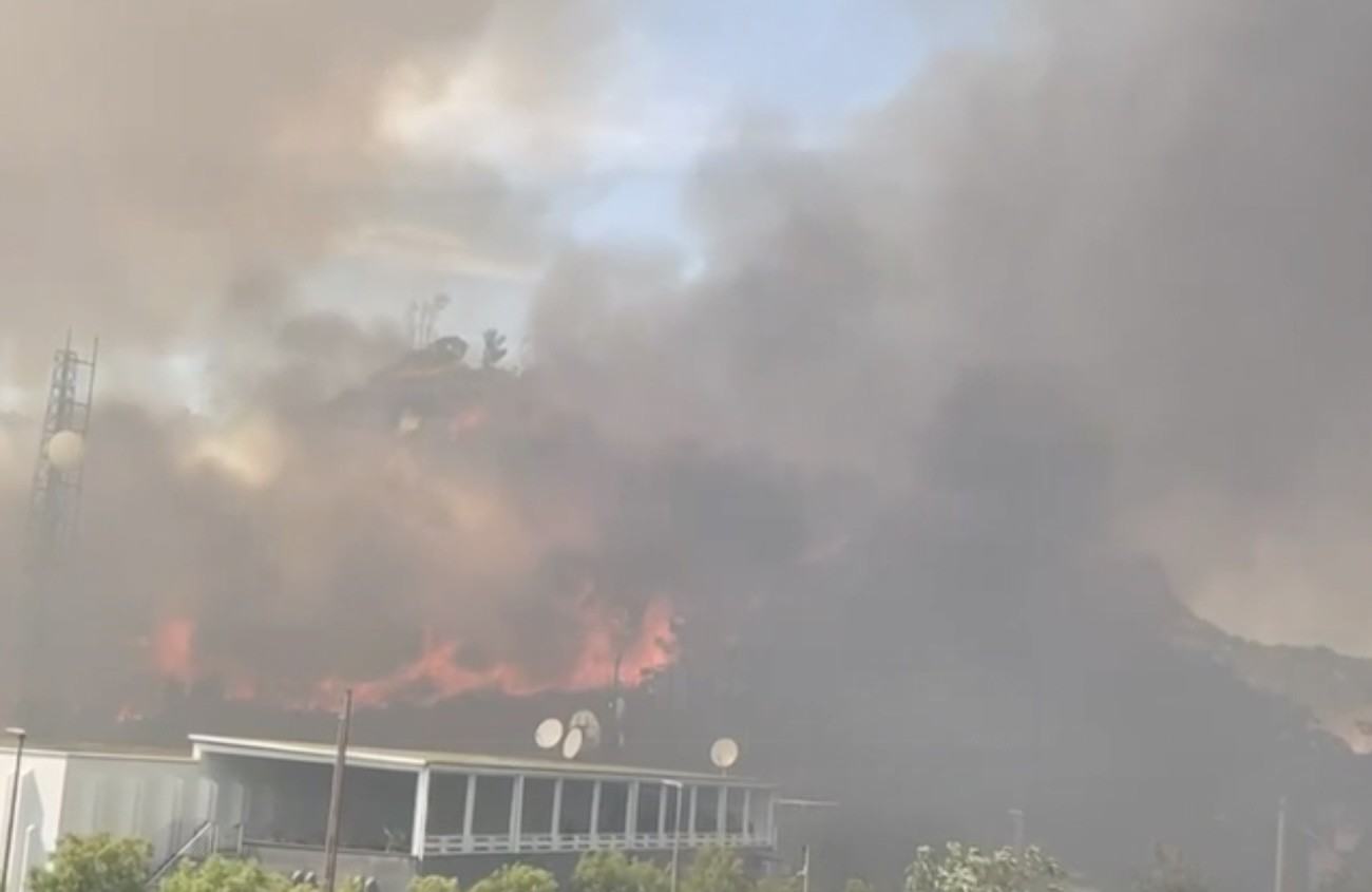 Pozzuoli, incendio: convocato il comitato per la gestione dei soccorsi