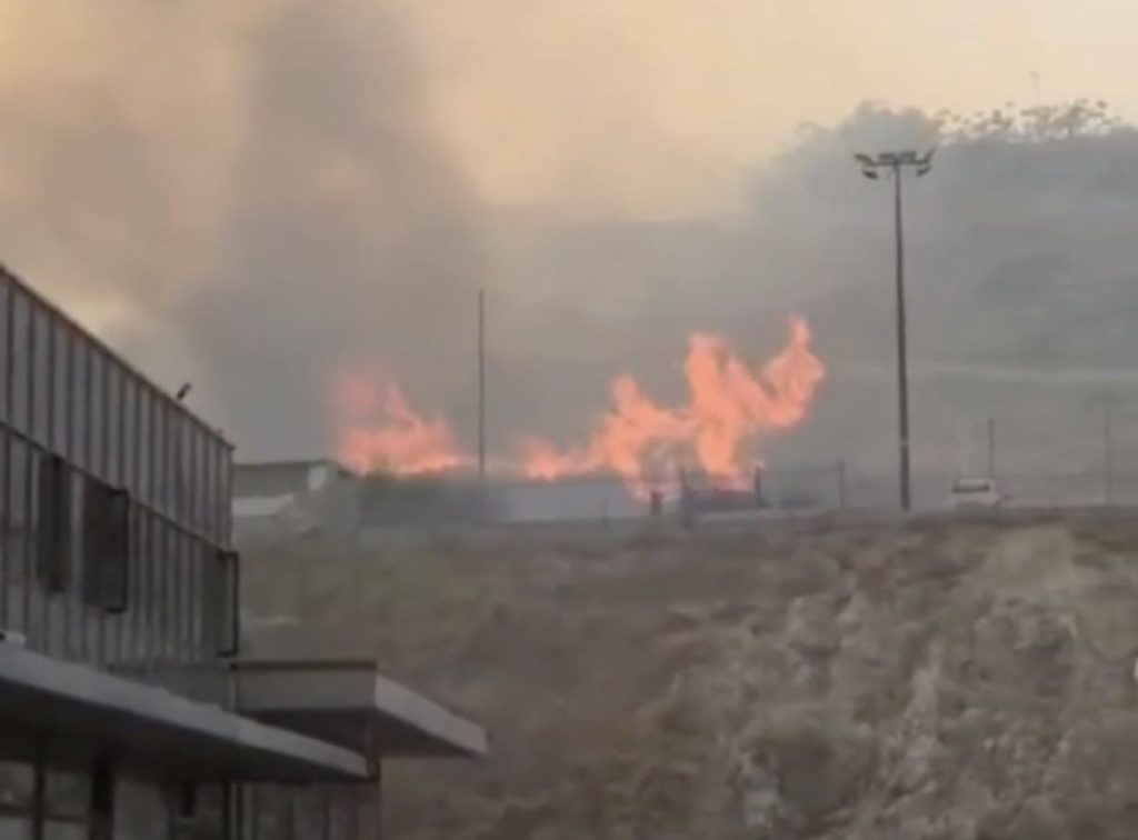 Incendio tra Pozzuoli e Agnano, fiamme domate dopo un’impegnativa notte: aperta un’inchiesta della Procura