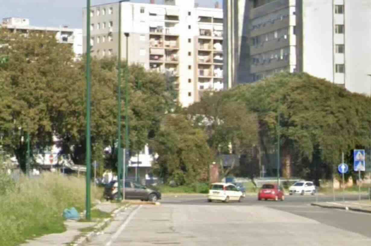 Scampia, inseguimento termina con l’arresto di un pusher 42enne: tentato occultamento della sostanza.