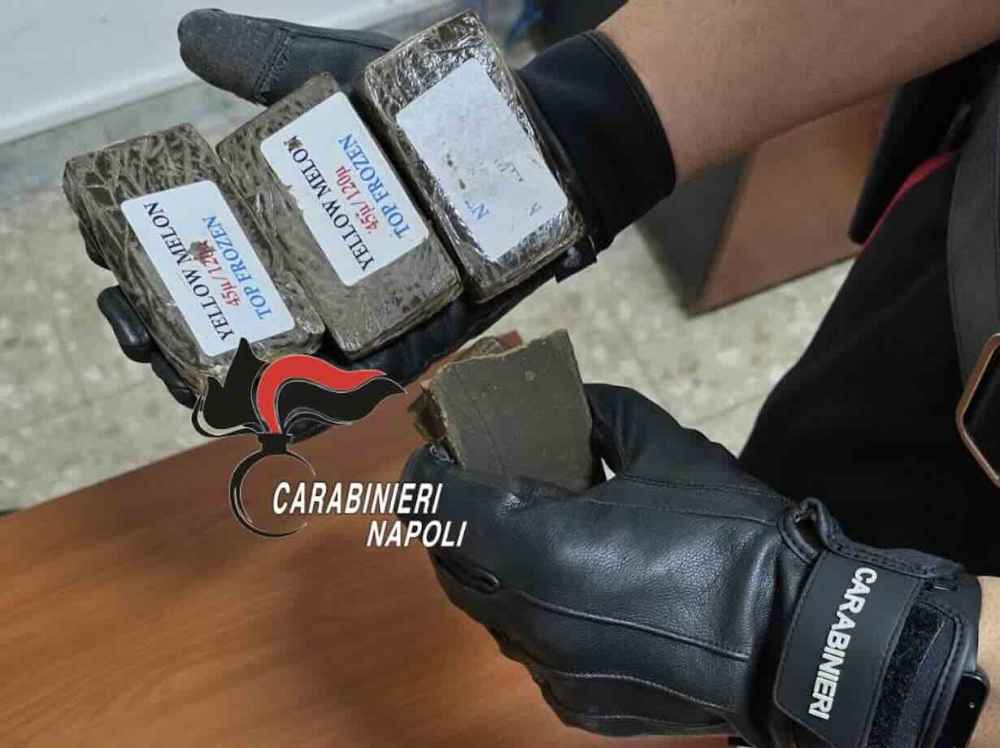Grumo Nevano, fermato il gestore di un circolo: trovato con droga e strumenti per lo spaccio
