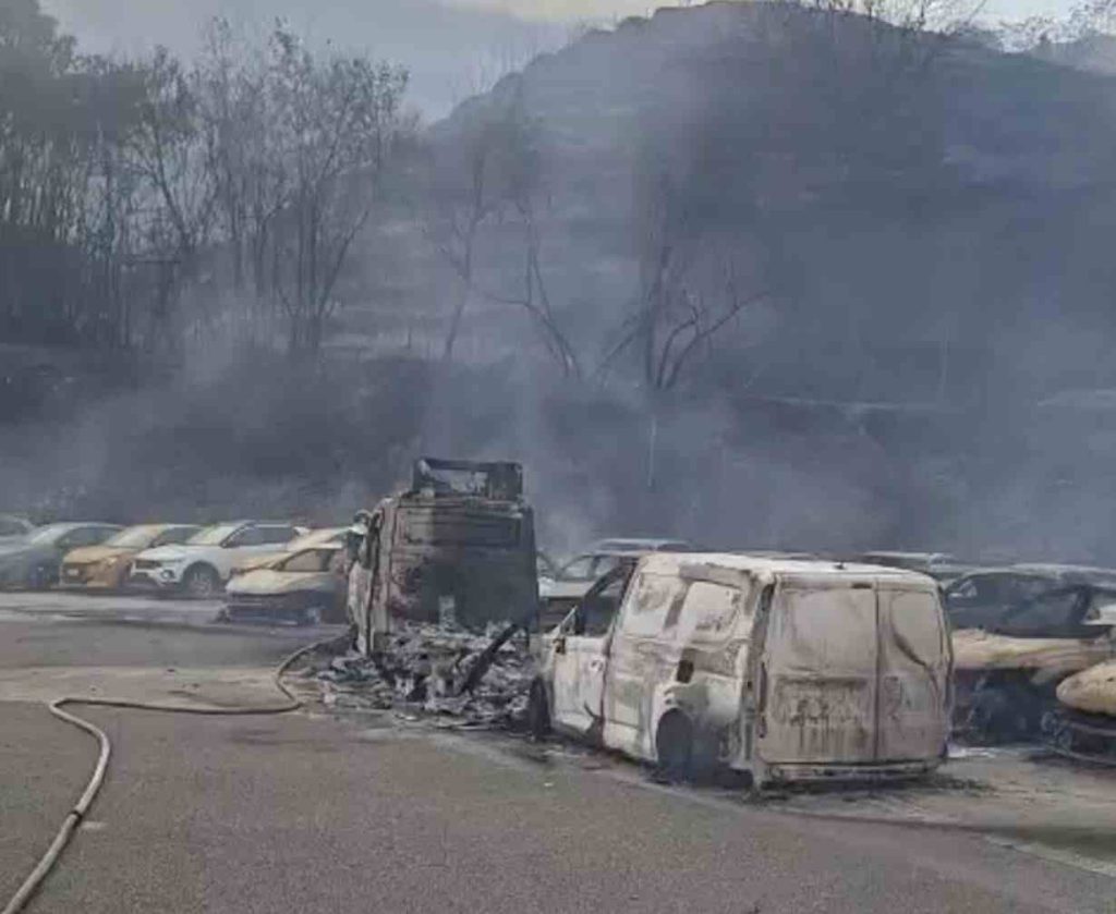 Pozzuoli, incendio devasta concessionaria: il proprietario promette una pronta rinascita