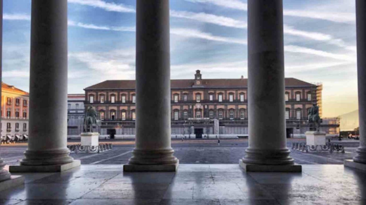 Piazza del Plebiscito, avviato il restauro delle botteghe storiche: si rilancia il colonnato
