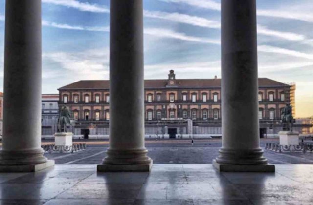 Piazza del Plebiscito, avviato il restauro delle botteghe storiche: si rilancia il colonnato