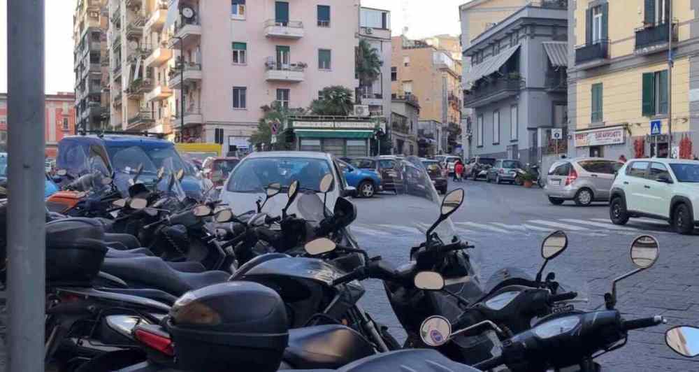 Vomero, Borgo di Antignano: segnalazioni di parcheggio abusivo nell’isola pedonale