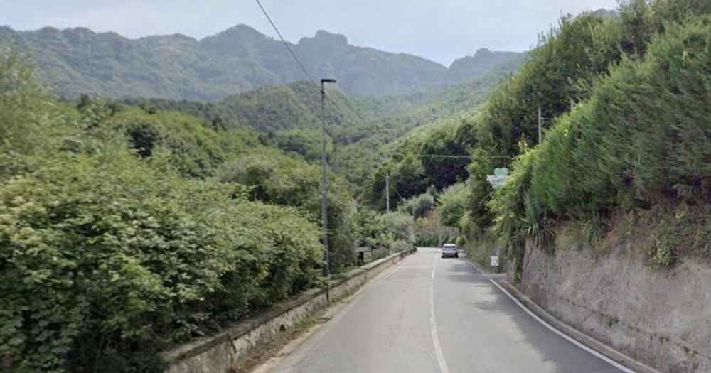 Pimonte, incidente notturno: tre feriti nel scontro tra scooter e van, grave un ventiquattrenne