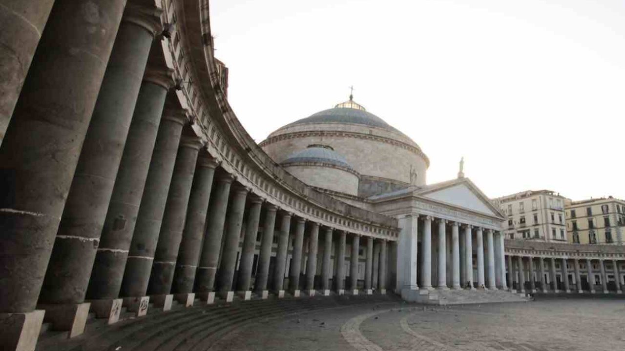 Piazza del Plebiscito a Napoli, avviati i lavori di riqualificazione e illuminazione