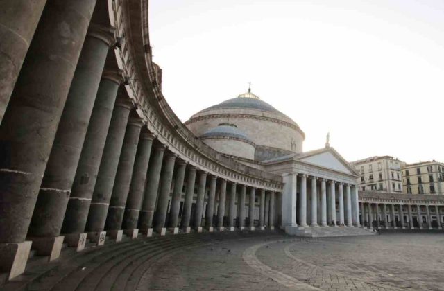 Piazza del Plebiscito a Napoli, avviati i lavori di riqualificazione e illuminazione