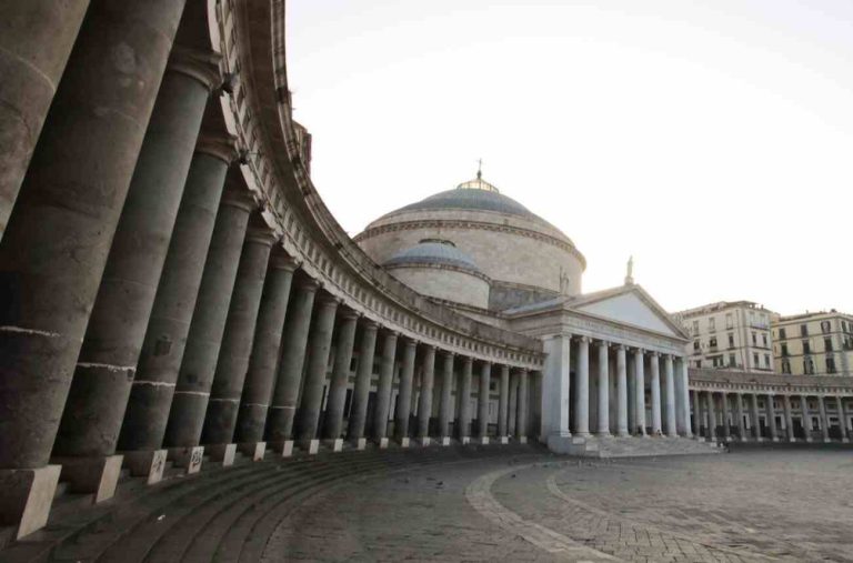 Piazza del Plebiscito a Napoli, avviati i lavori di riqualificazione e illuminazione