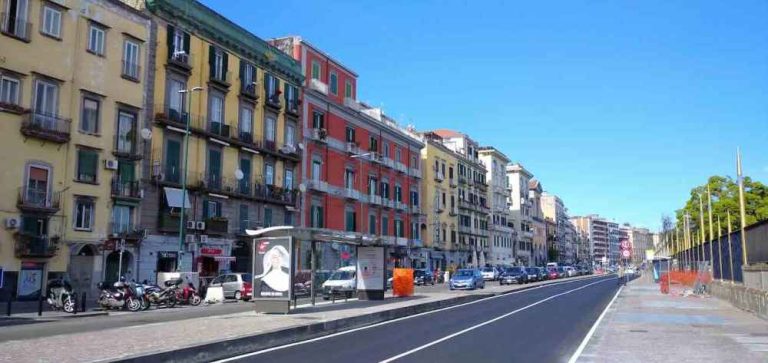 Riviera di Chiaia a Napoli, cavo tranciato causa danni: nessun ferito
