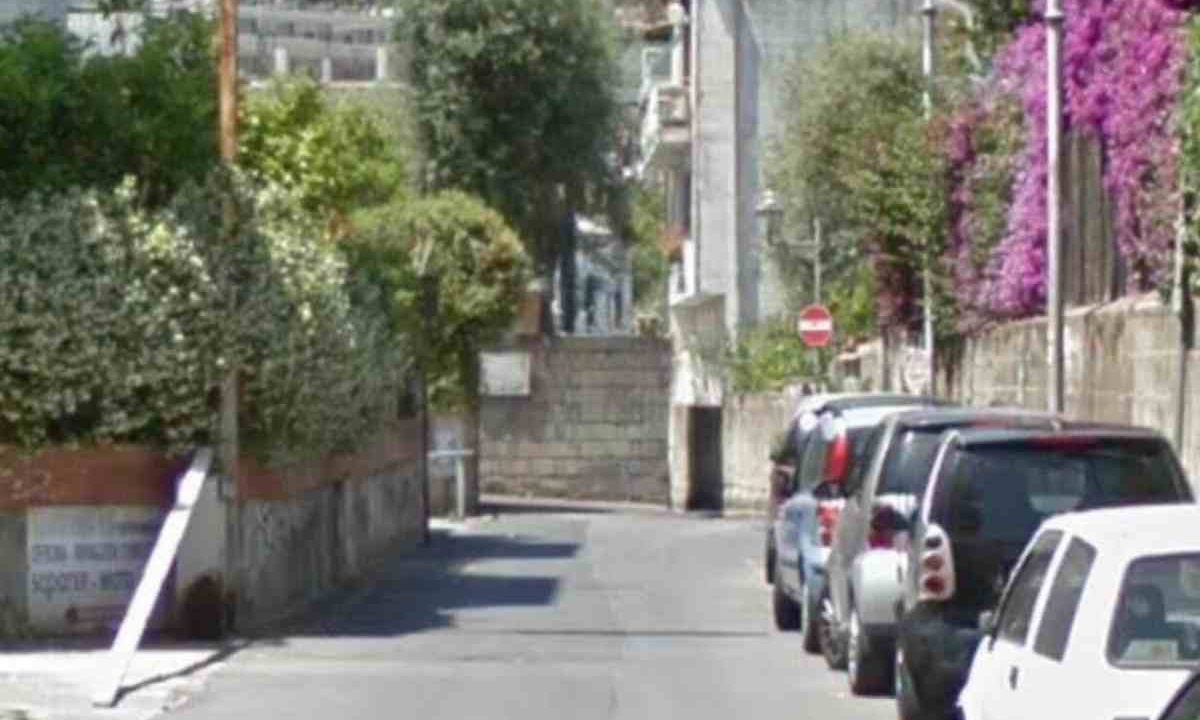 A Sorrento abbattuta una casa abusiva: eseguito l’ordine del Tribunale dopo quasi due decenni