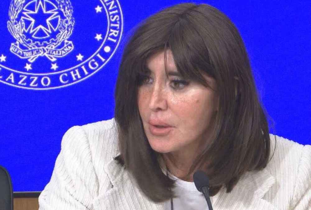 Bernini: «Truffe inaccettabili» dopo l’inchiesta sulle lauree triennali a Napoli