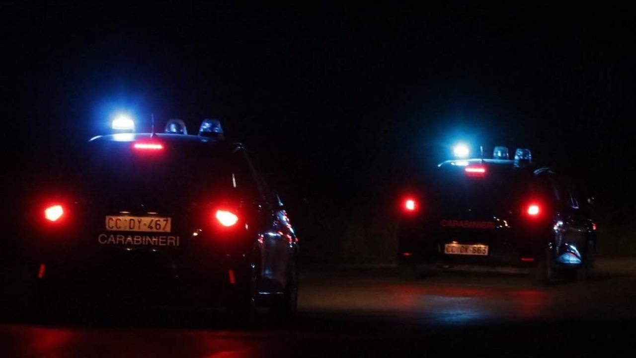 Villaricca, incendio colpisce un negozio in apertura: rinvenuti quattro proiettili