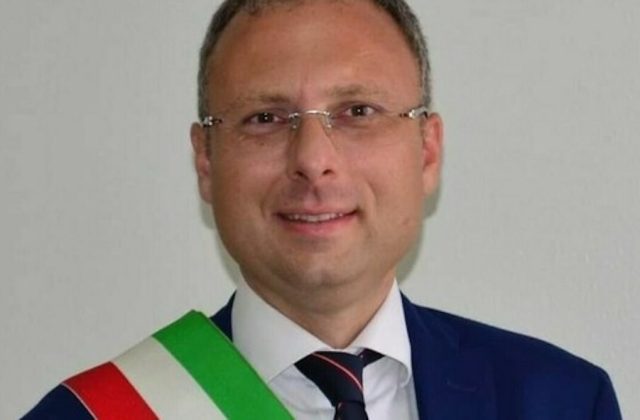 Riconfermata la fiducia al sindaco Bene: «Uniti per lo sviluppo di Casoria»
