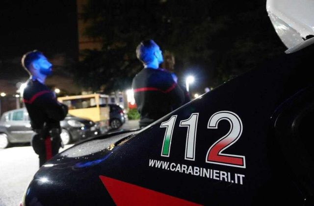 Casavatore, fermato un 19enne con 26 stecche di hashish: arresto in corso