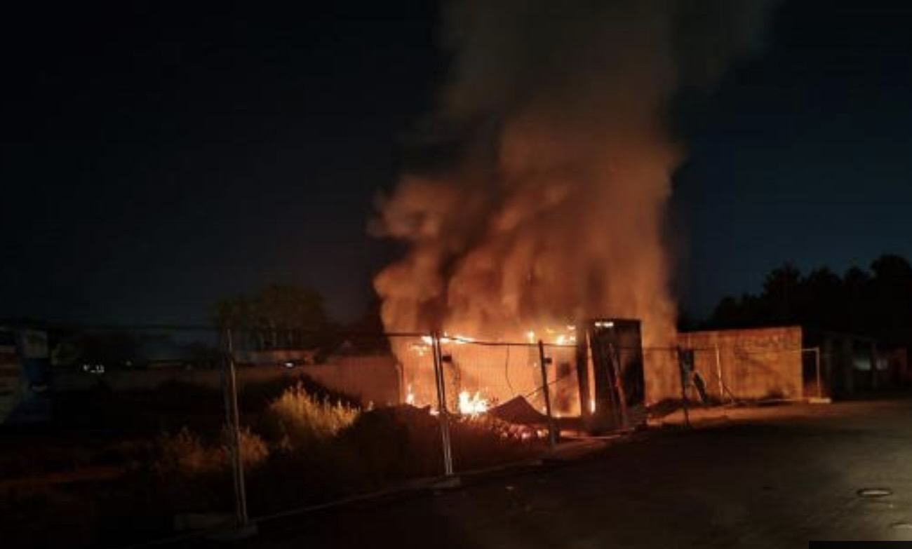 Giugliano, incendio in un container per rifiuti: il commissario Vadalà interviene