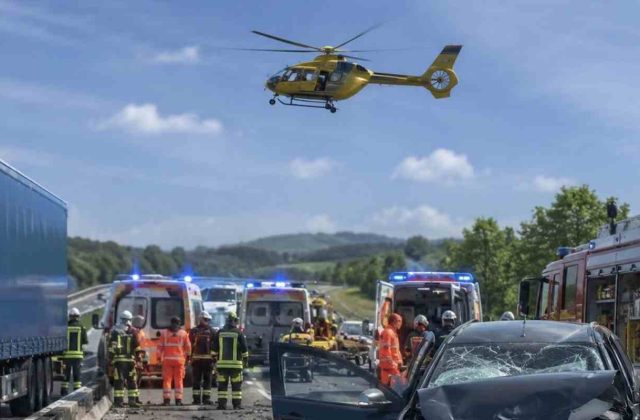 Tragico incidente sull’A1: una ragazza di 16 anni perde la vita, gravi i familiari coinvolti.