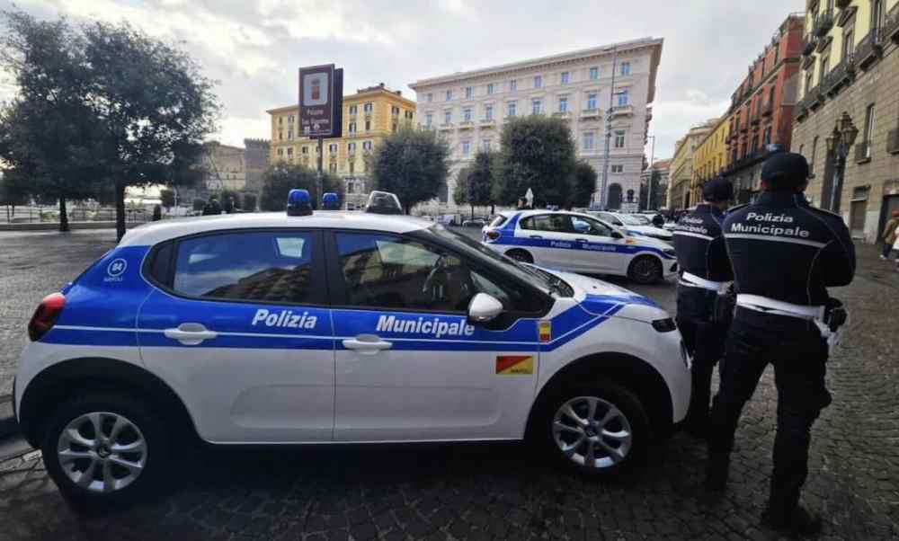 Napoli, controlli sui dehors: chiusi per tre giorni otto locali irregolari