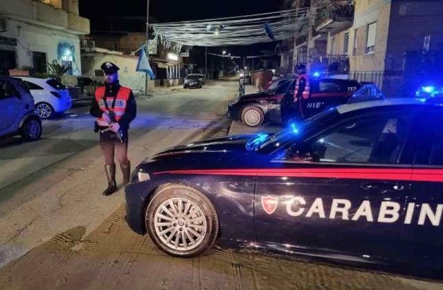 Controlli a Napoli, sette denunciati per parcheggiatori abusivi e armi illegalmente possedute
