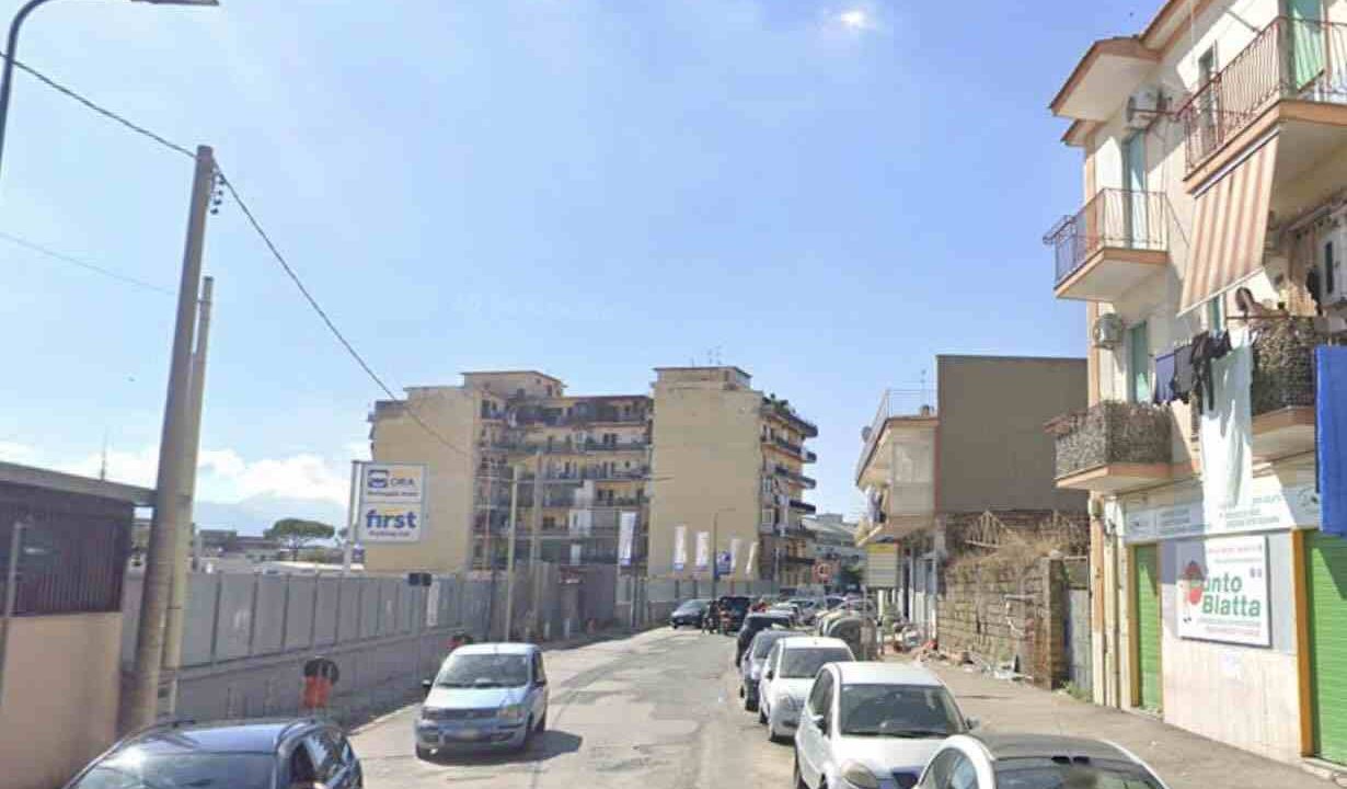 Secondigliano, colto in flagranza giovane spacciatore con hashish e marijuana