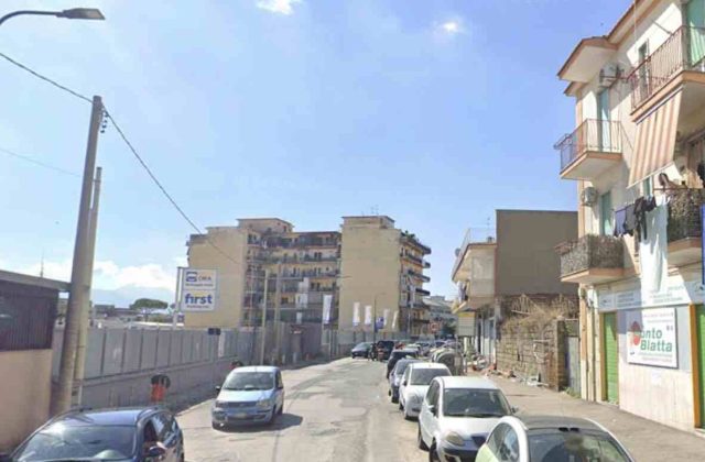Secondigliano, colto in flagranza giovane spacciatore con hashish e marijuana