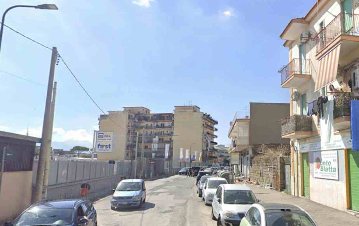 Secondigliano, colto in flagranza giovane spacciatore con hashish e marijuana