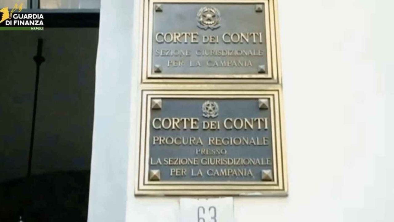 Napoli, accuse di danno erariale per un manager: spese irregolari da 314mila euro con carta sanitaria