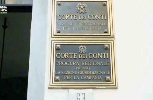 Napoli, accuse di danno erariale per un manager: spese irregolari da 314mila euro con carta sanitaria